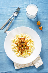 scrambled eggs with fried chanterelles