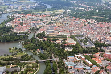 Fototapeta na wymiar Vue aérienne de la ville de Metz - Moselle - France