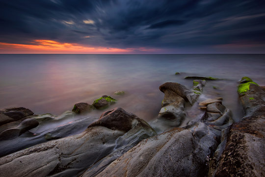Fototapeta Rocky beach seascape at sunrise