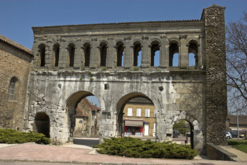 La porte Saint André, monument Romains, Autin, 71