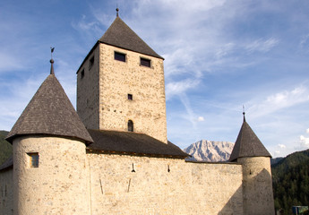 Fototapeta na wymiar Schloss Thurn - St. Martin in Thurn - Dolomiten