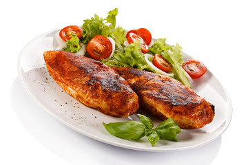 Grilled chicken fillets and vegetables