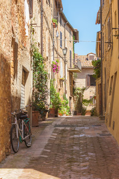 Fototapeta Sunny streets of Italian city Pienza in Tuscany