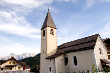 Fototapeta na wymiar Kirche in Antermoia - Gadertal - Dolomiten - Alpen