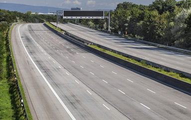 freie Fahrt Autobahn kein Verkehr