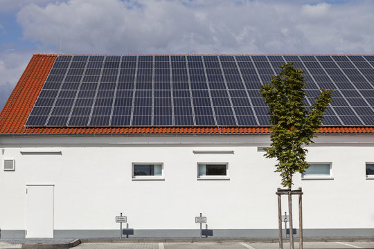 Haus mit Solaranlage 