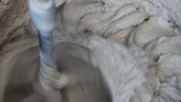 M&ouml;rtel rotiert im eimer