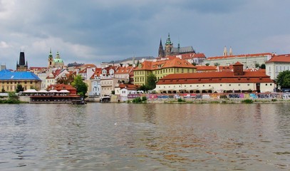 Fototapeta premium Prag, Moldau mit Kleinseite und Hradschin