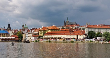 Fototapeta na wymiar Prag, Moldau mit Kleinseite