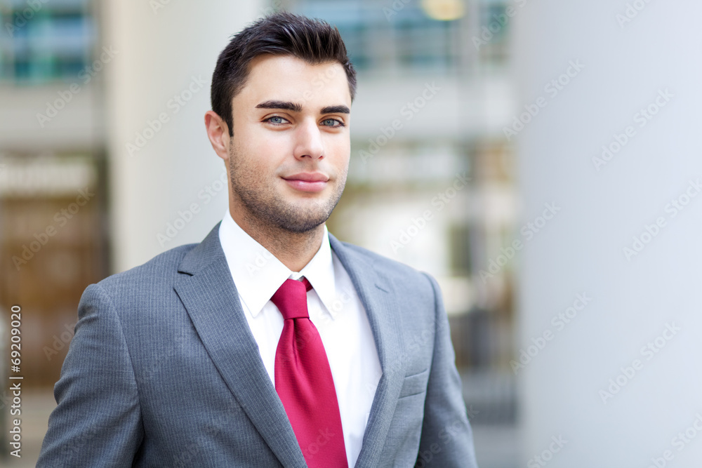 Poster Portrait of an handsome young manager outdoor