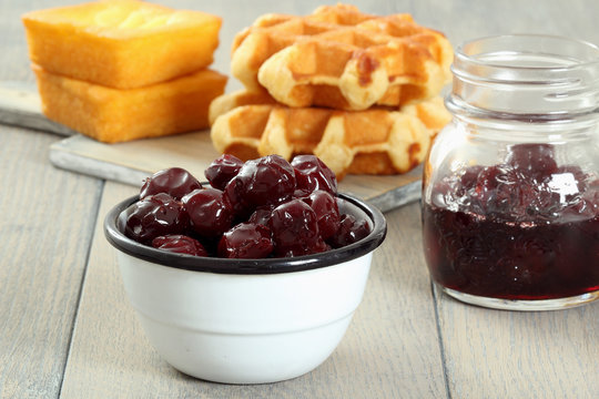 confettura,di,amarene,o,ciliege