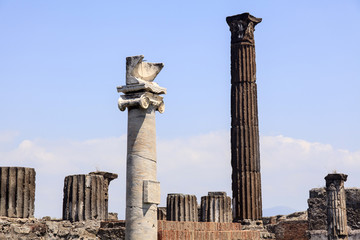 Fototapeta na wymiar Ruinen des Apollo-Tempels - Pompeji