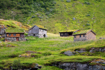 Piękny krajobraz Norweski, domki Norweskie