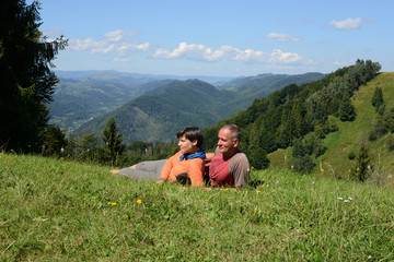 Fototapeta na wymiar Hikers couple a mountain pass