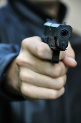 Manier une arme &agrave; feu