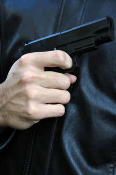 Manier une arme &agrave; feu