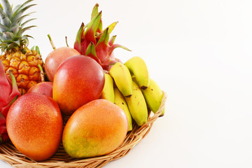 新鮮なトロピカルフルーツ