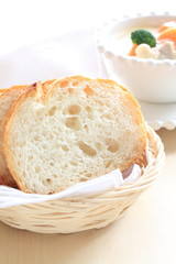  Sliced french bread and stew