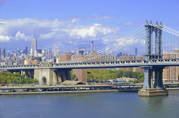 Fototapeta premium Manhattan Bridge and New York City skyline