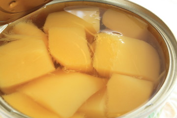 Canned fruit, cut mango
