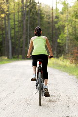 Naklejka premium Female tourist with bicycle