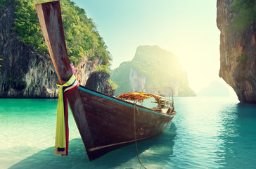 Plakat boat and islands in andaman sea Thailand