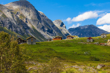 Fototapeta na wymiar Verlassene Fjordhöfe im Geirangerfjord