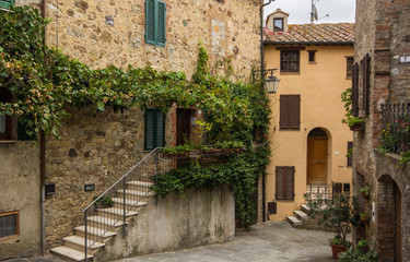 Fototapeta na wymiar Antico borgo medievale toscano