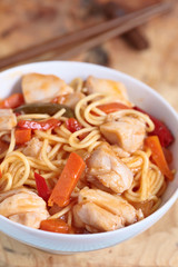 chinese stir fried noodles with chicken