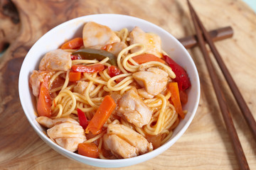 chinese stir fried noodles with chicken