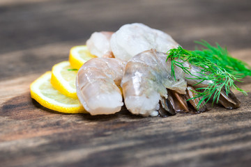 Garnelen mit Zitronen