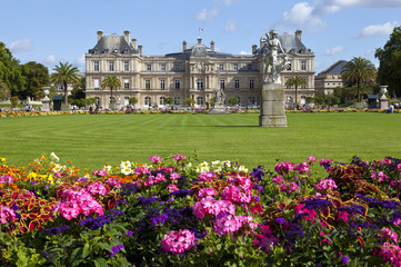Fototapeta na wymiar Luxembourg Palace in Jardin du Luxembourg in Paris