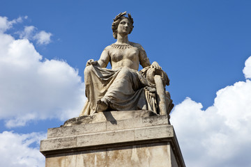Fototapeta na wymiar Statue on Pont du Carrousel in Paris