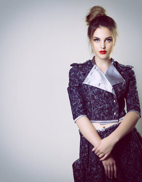 Fototapeta fashion girl, portrait of young glamour luxury fashionable woman