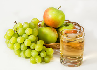 Juice, green grapes and apples