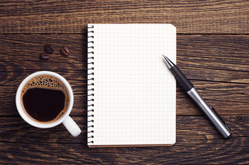 Cup of coffee and notepad - obrazy, fototapety, plakaty