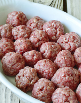 Raw meatballs .