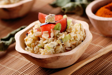 riso speziato con prugne e kiwi