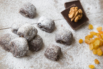 Small chocolate biscuits with raisins and wallnuts.
