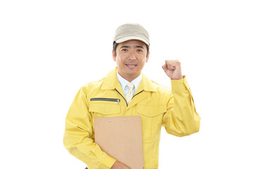 ガッツポーズの笑顔の男性