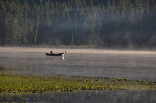Fisherman, Trillum Lake, Mount Hood, Oregon, USA