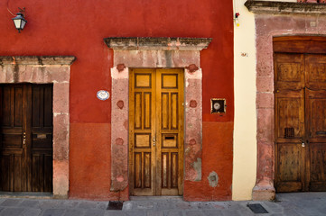 Naklejka premium Three doors with different sizes, San Miguel de Allende, Mexico