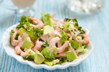 Salad with shrimp and avocado