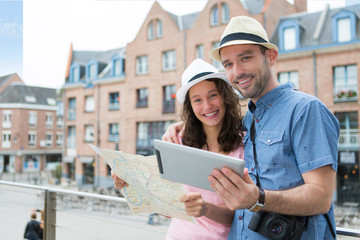 Young couple of tourists visiting city
