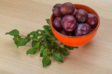 Plums in the bowl