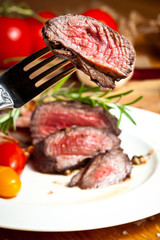 Saftiges steak fleisch auf dem Tisch