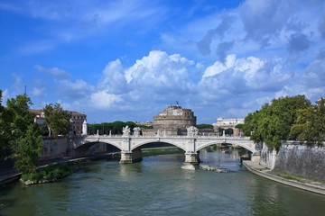 Fototapeta na wymiar Blick auf die Engelsburg in Rom