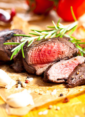 Saftiges steak fleisch auf dem Tisch