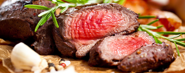 Saftiges steak fleisch auf dem Tisch
