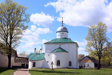 Fototapeta na wymiar Церковь Сергия Радонежского в Изборской крепости.